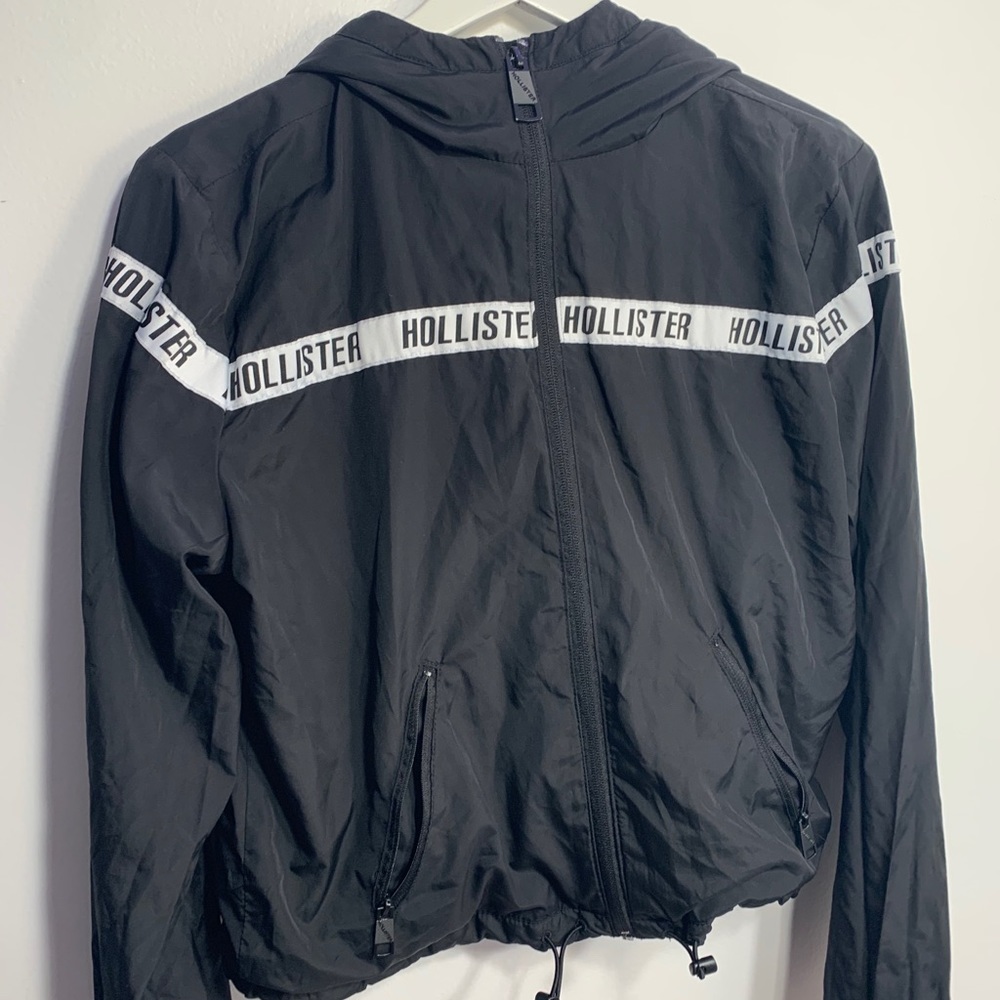 Black and grey hollister Windbreaker/Sweater